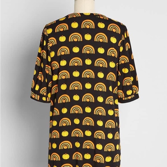 ModCloth Winning Them Over Short Sleeve Top medium - Picture 2 of 3